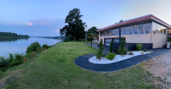 180 degree view of Tennessee River