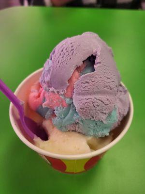 2 scoop of ice cream - bubble gum and coconut