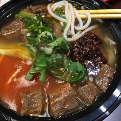 Red and sour beef noodle soup