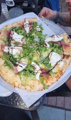 Arugula pizza