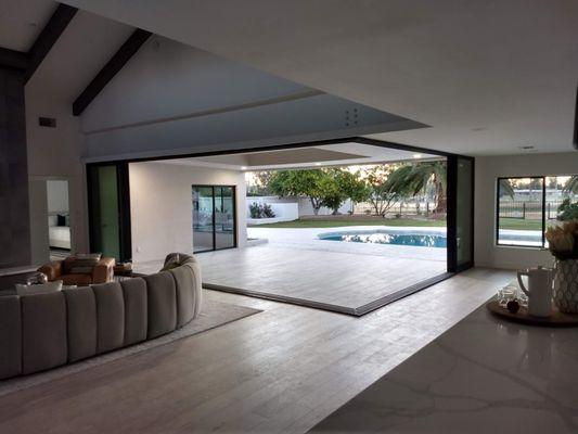 Custom 90° multi-slide doors