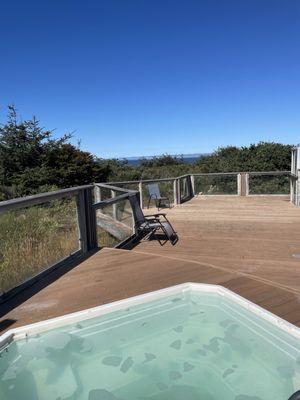 Jacuzzi outdoor on the way to the beach