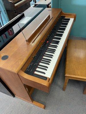 Kurzwel Home Digital Piano in oak w/100-watt speakers/100 Sounds 100 Rhythmns