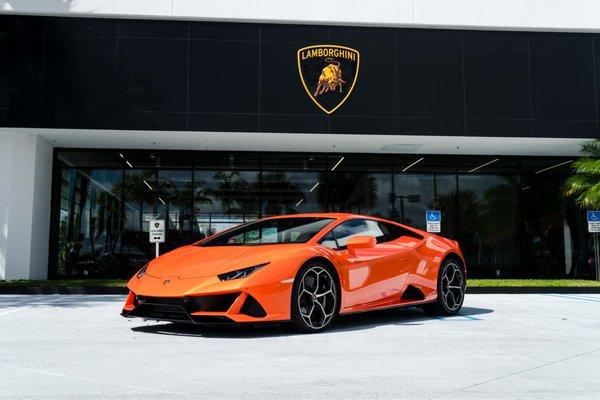 The Huracan EVO in Arancio Xanto