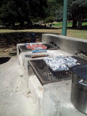 Turkey burgers and corn