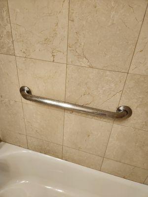 the tub had a rubber bath mat along with a grab bar-very helpful for travelling seniors.