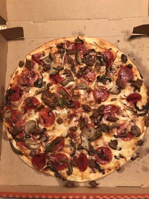 Pepperoni, sausage, mushroom & bell peppers that are vaguely green.