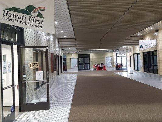 Inside the Hilo Shopping Center......the strip mall looks so empty.