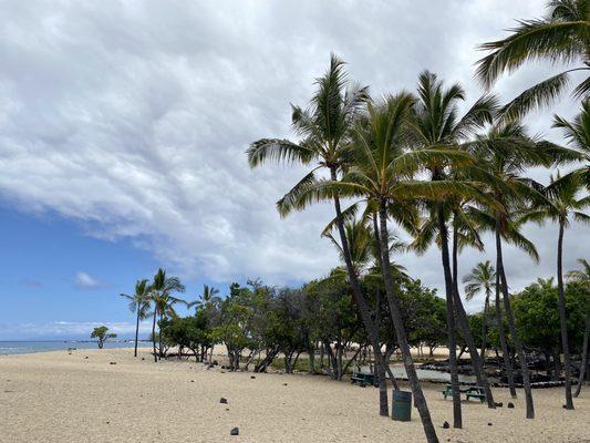 The flat rough sand beach at Kekaha Kai (Kona Coast) State Park