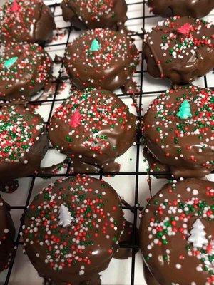 SO GOOD!! Chocolate Covered Oreos (Facebook Photo)