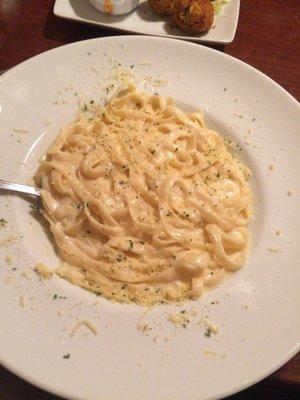 Fettuccini Alfredo, presentation is always good but wasn't very flavorful, you can easily make the same tasting Alfredo at home