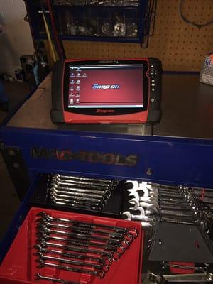 Top of the line diagnostic machine for fast and accurate diagnosis! And we use top of the line tools here at Harveys