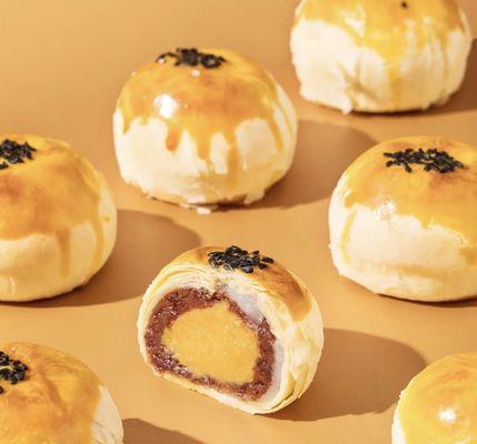 red bean & egg yolk pastry