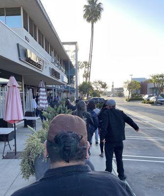 RSD enthusiasts braving the line