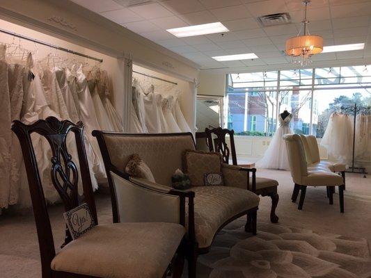 Comfy & stylish waiting area for your shopping squad and lots of try-on areas