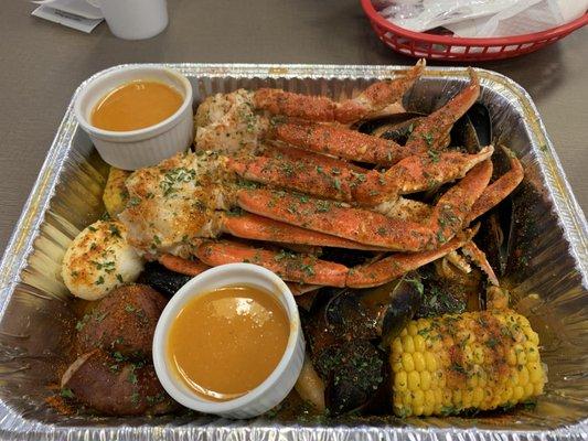 Crab combo with snow crab, shrimp, mussels