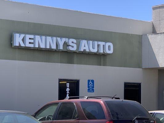 Kenny's Auto outside