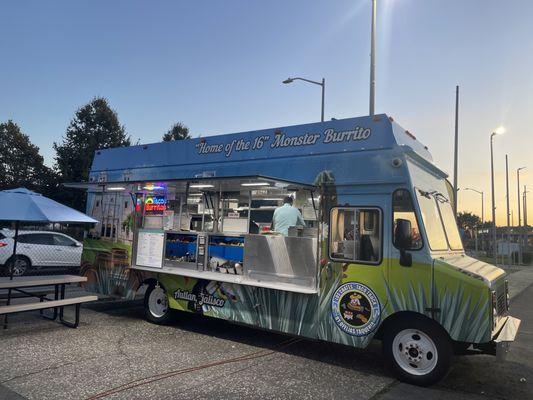 Best food truck in Newark!