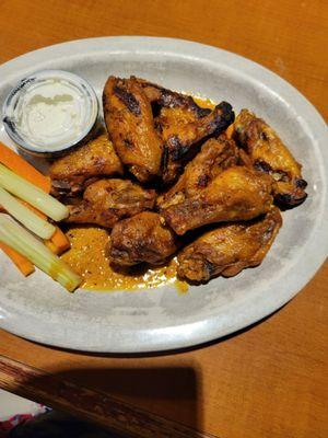 10 "grilled" wings. Poor celery/carrot offering.