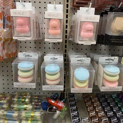 Gah! Macaron beauty sponges. (9/18/21)