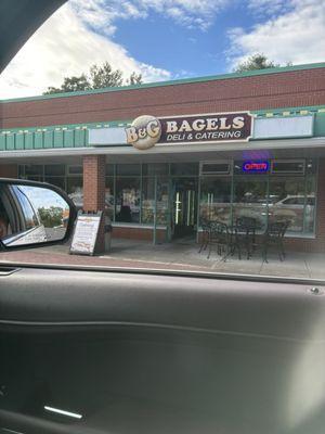 Front of B & G Bagels in Waldwick, NJ