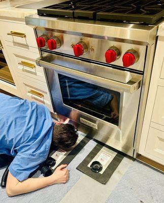 Wolf appliance repair experts: 
- Wolf range hood repair
- Luxury appliance repair man
- Brooklyn, NY 11201