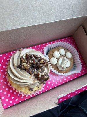 Pupcake for the lil guy and a pecan pie cupcake!