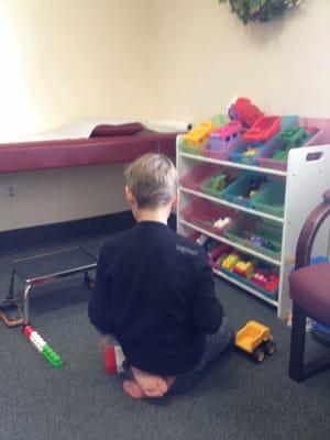 Toys in the room are a nice touch to keep anxious little ones content!