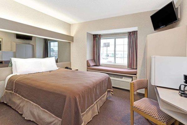 Red Lion Inn & Suites Elk Grove Village