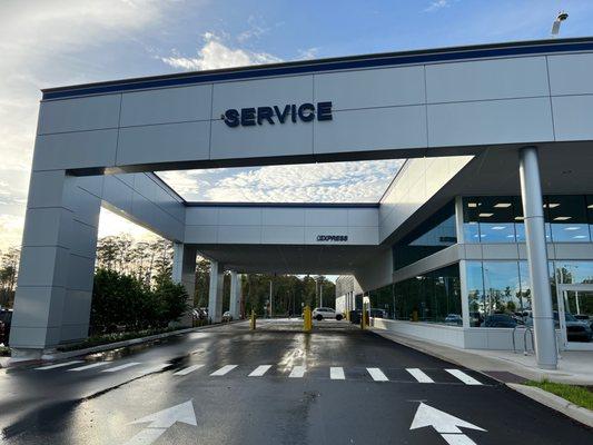 Service Entrance at Sport Subaru - 1800 North John Young Parkway!