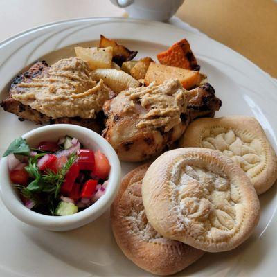 Grilled cashew butter chicken with roasted root veggies and plain naan, mixed veggie salad. Mild Indian spices, tender chicken.