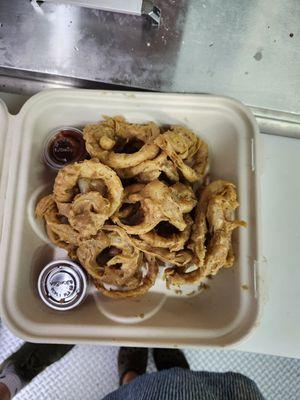 Organic Gluten-free Oat Flour Battered Onion Rings served with a 2 oz. Dipping Sauce.