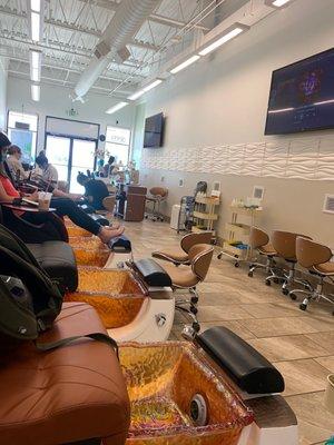 Super cute, clean, and friendly service salon