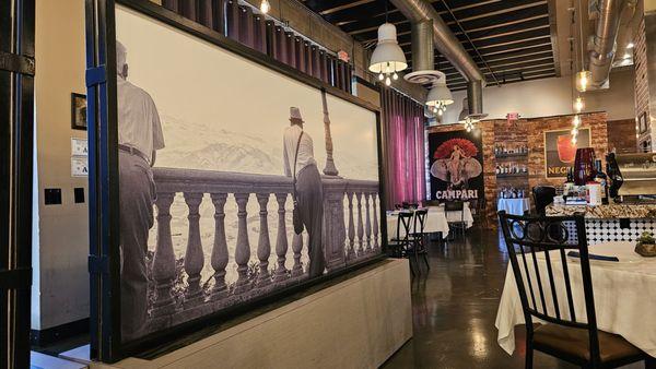 Photo partition of front entrance and main dining area