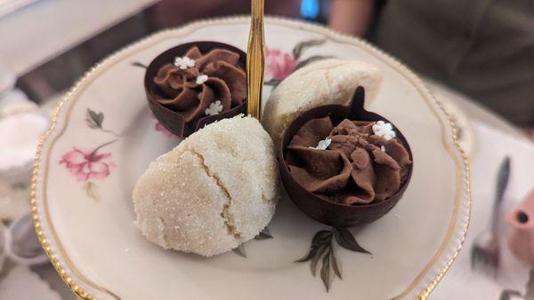 Amaretto cookie and chocolate mousse