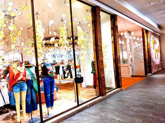 Free People, KoP -- storefront