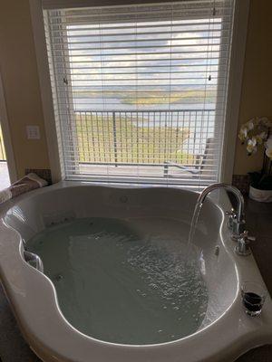 The tub & the view!