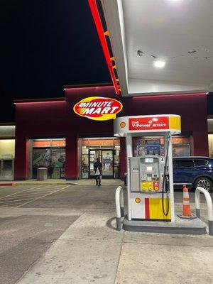 Shell Has station  1/2 way between Vegas & Phoenix