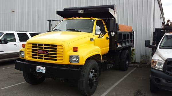 1998 GMC C7500, Caterpillar 3126E factory-authorized power uprate from 190 to 250HP.