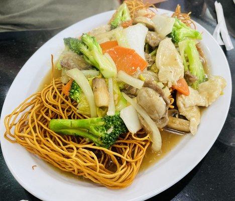 Chicken Stir-Fried with Crispy Noodles