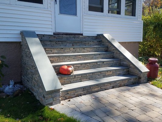 Natural stone step veneer