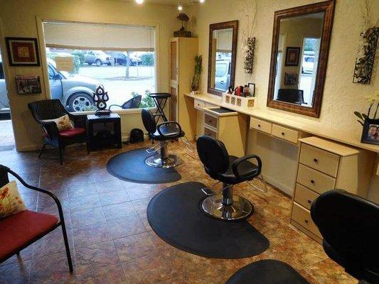 HAIR STATION FOR RENT. Full time only, sell your own products, beverages and treats provided,free Wi-Fi. Please call Shirley at 650 274-6951