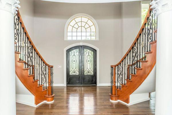 Half Hollow Rd. Dix HIlls NY Features this Bridal Staircase!