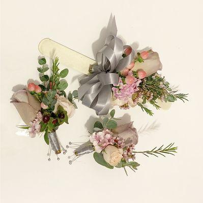 Mauve corsage and boutonnières