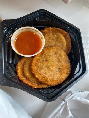 Toasted Ravioli was soggy and flavorless. The sauce was liquid and oil. Do not recommend