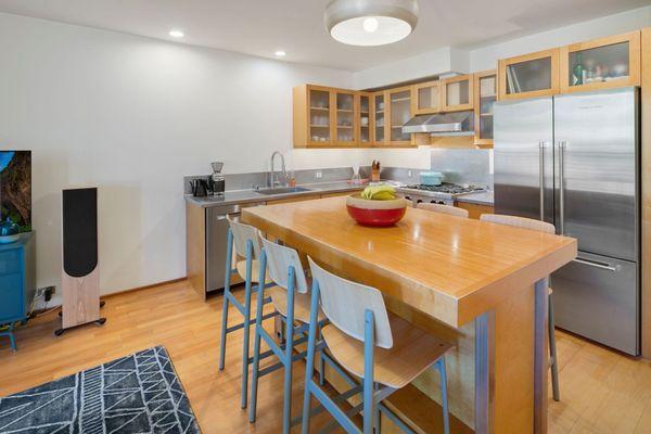 Ravenna/University District condo listing, 2023