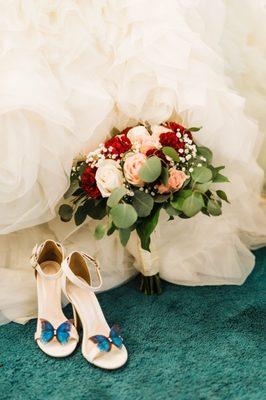 Bouquet by Floral Expressions. Photos by Ella Merrill Photography