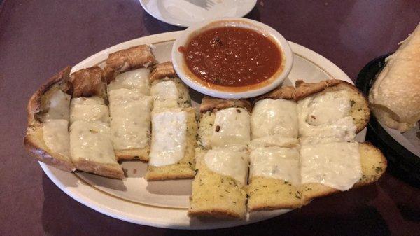 Garlic Bread w/ Mozzarella.....OMG!...The Bread is so Fresh and the Sauce is Amazing!....