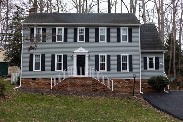 Retex replaced this Midlothian VA home's siding with Certainteed Cedar Clapboard "Seagrass" vinyl, shutters, and gutters in August 2023.