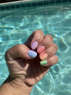 Vertical ombré powder dip manicure by Van!